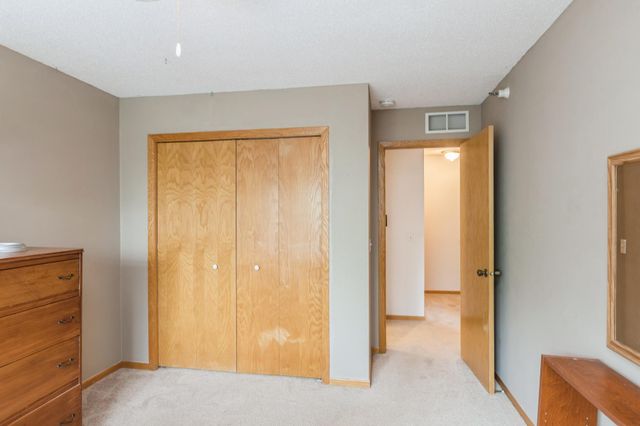 2752 Autumnwood Lane, Minnetonka, MN 55305
