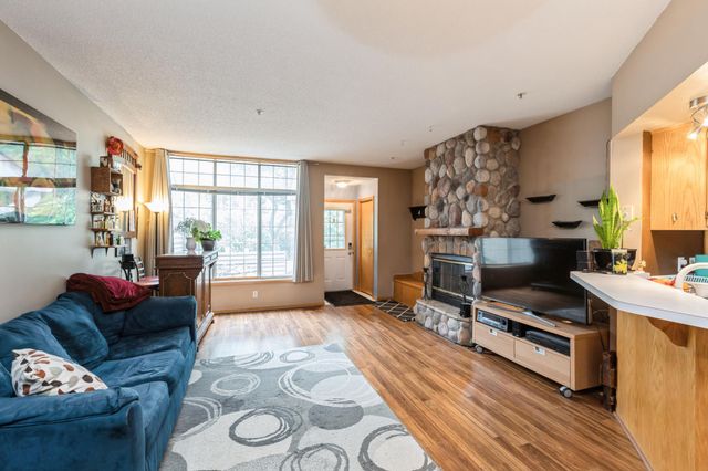 2752 Autumnwood Lane, Minnetonka, MN 55305