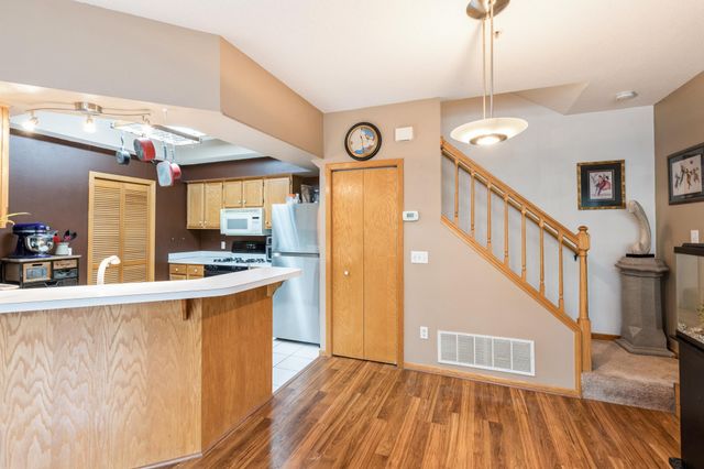 2752 Autumnwood Lane, Minnetonka, MN 55305
