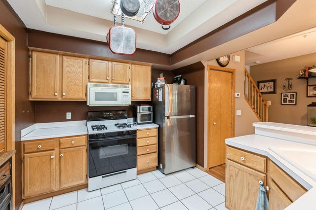 2752 Autumnwood Lane, Minnetonka, MN 55305