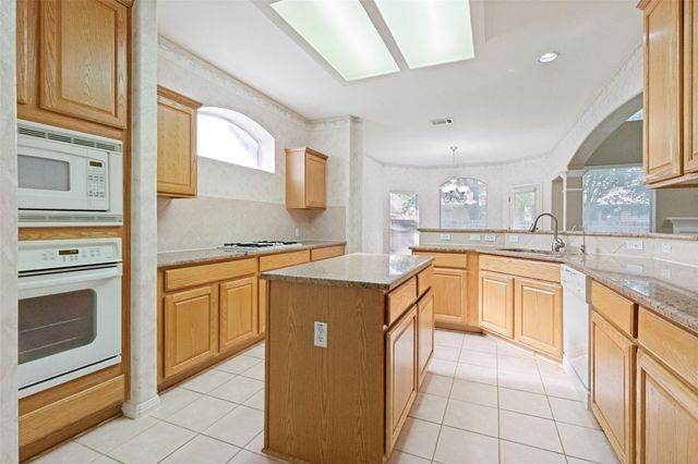 2244 Fernspring DR, Round Rock, TX 78665