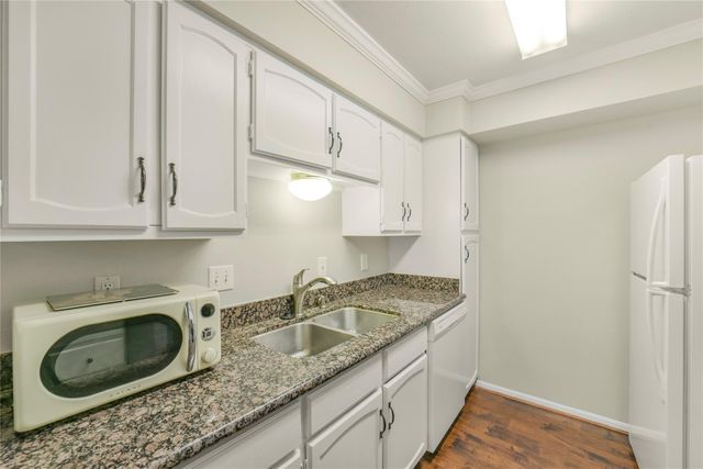 351 N Post Oak Lane 706, Houston, TX 77024