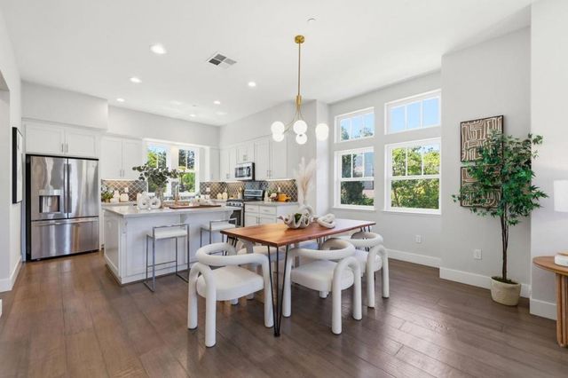 1911 Stella Street, Mountain View, CA 94043