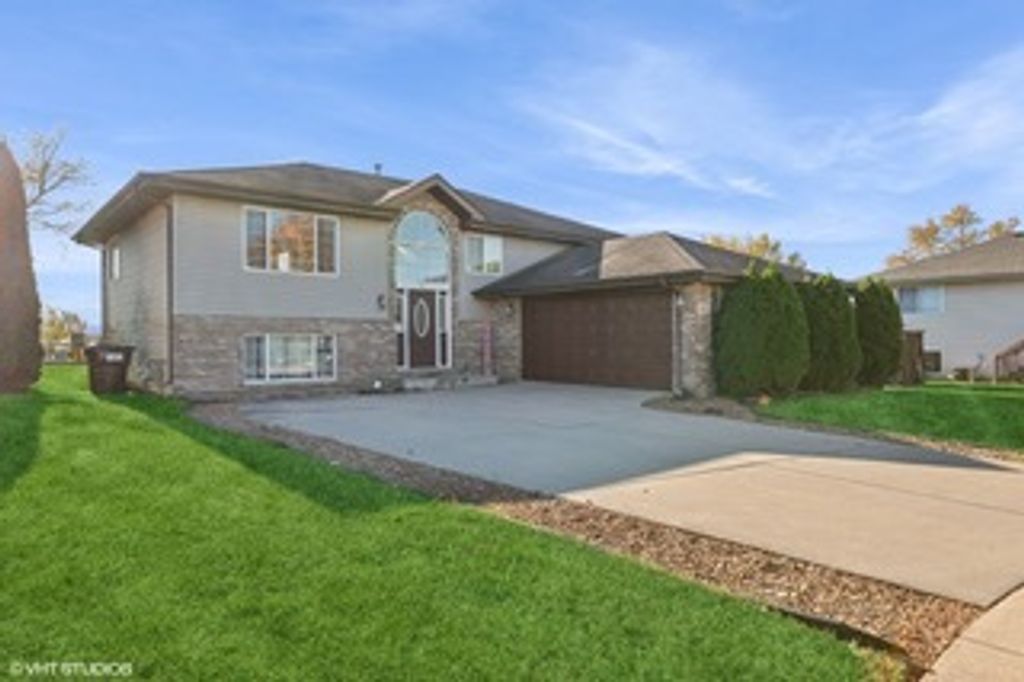 592 Farmview Court, University Park, IL 60484
