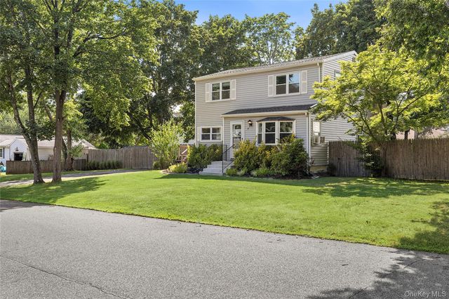 12 Lakeview Drive, Middle Island, NY 11953