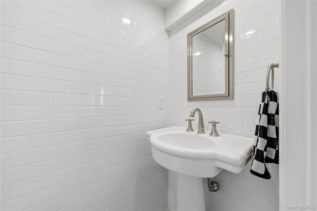 149 Raleigh Lane, West Islip, NY 11795