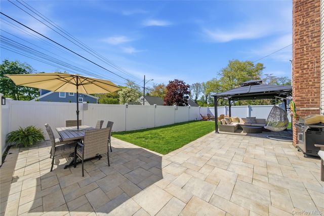 149 Raleigh Lane, West Islip, NY 11795