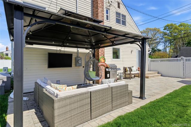 149 Raleigh Lane, West Islip, NY 11795