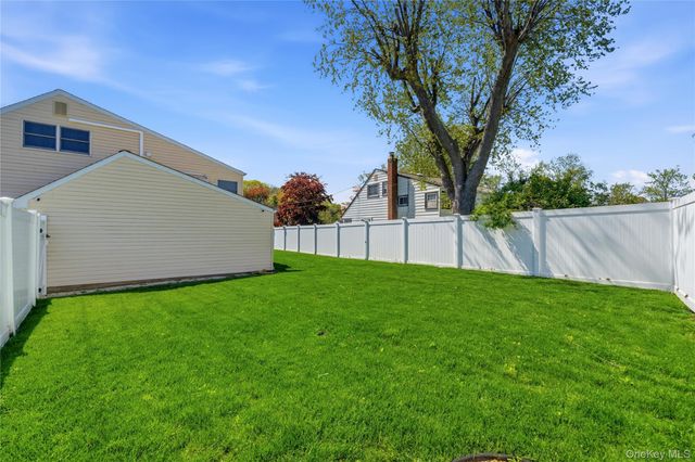 149 Raleigh Lane, West Islip, NY 11795