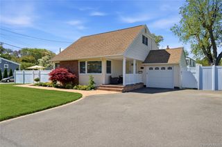 149 Raleigh Lane, West Islip, NY 11795