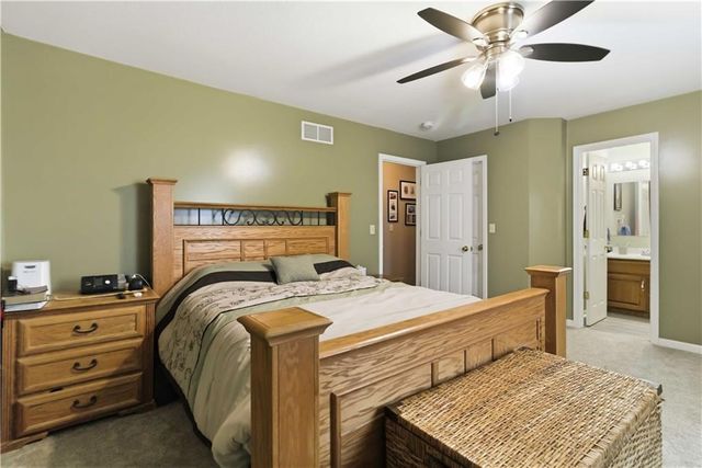 15588 Crestwood Drive, Basehor, KS 66007