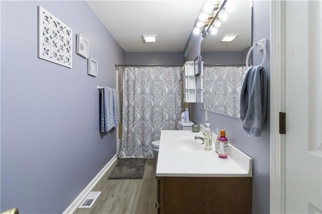 15588 Crestwood Drive, Basehor, KS 66007