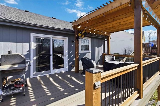 15588 Crestwood Drive, Basehor, KS 66007