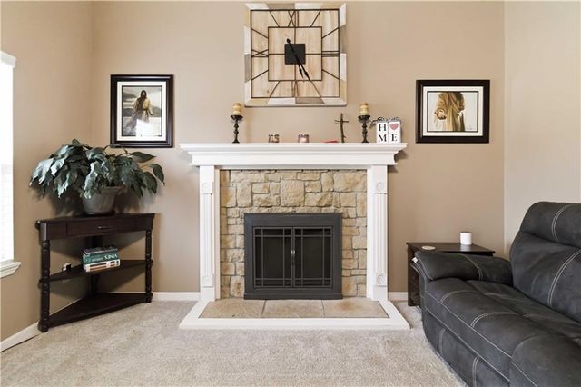 15588 Crestwood Drive, Basehor, KS 66007