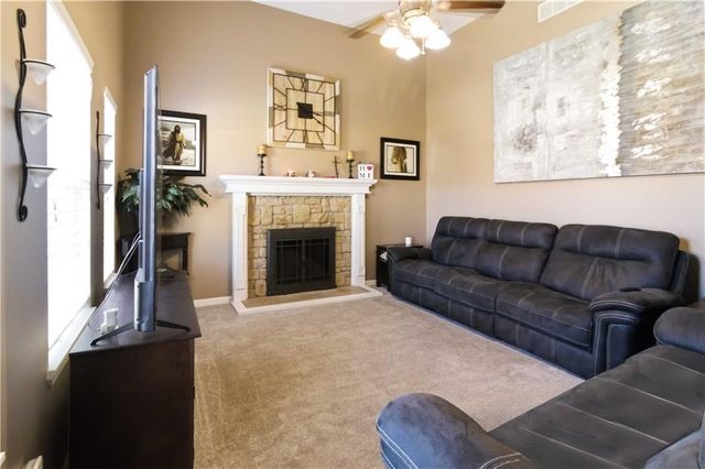 15588 Crestwood Drive, Basehor, KS 66007