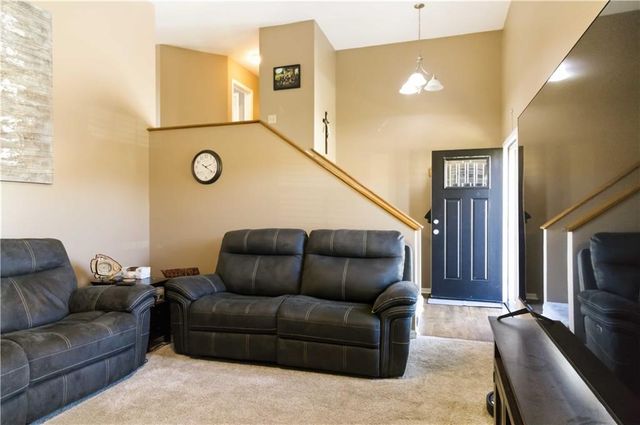 15588 Crestwood Drive, Basehor, KS 66007