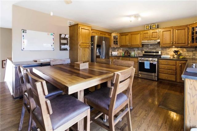 15588 Crestwood Drive, Basehor, KS 66007