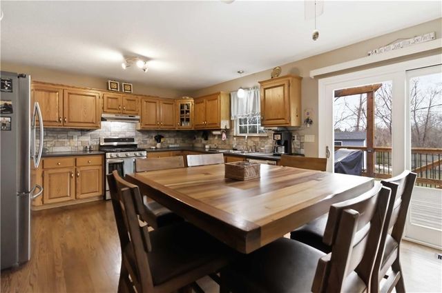 15588 Crestwood Drive, Basehor, KS 66007