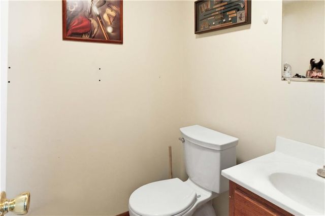 15588 Crestwood Drive, Basehor, KS 66007