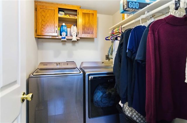 15588 Crestwood Drive, Basehor, KS 66007