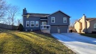 15588 Crestwood Drive, Basehor, KS 66007