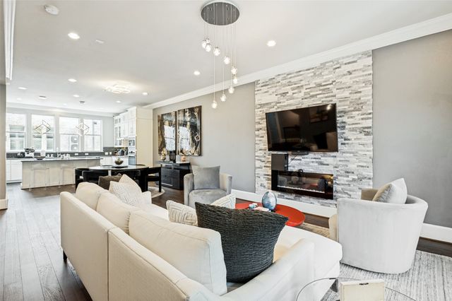 2817 Shelby Avenue, Dallas, TX 75219