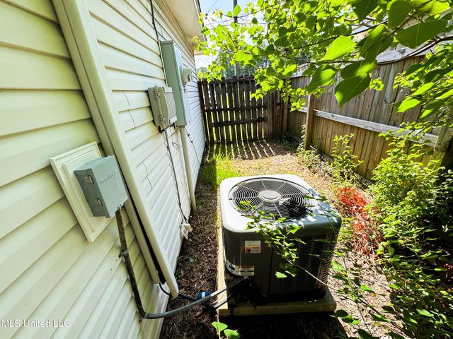 2709 N 12th Street, Ocean Springs, MS 39564