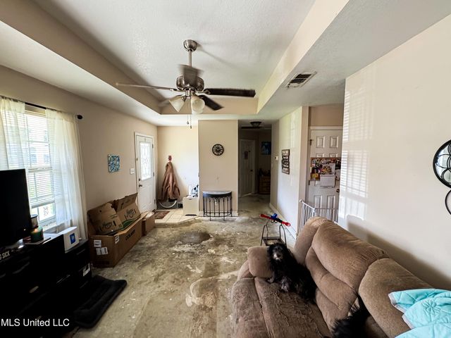 2709 N 12th Street, Ocean Springs, MS 39564