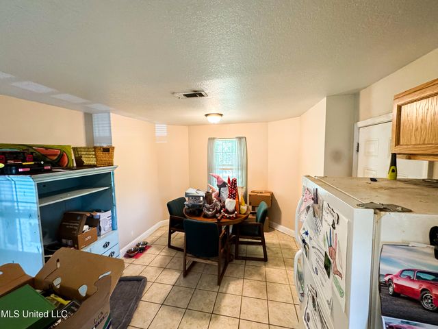 2709 N 12th Street, Ocean Springs, MS 39564