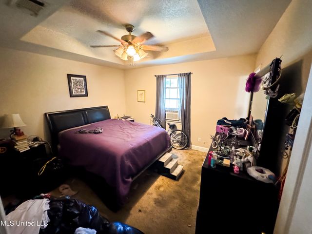 2709 N 12th Street, Ocean Springs, MS 39564