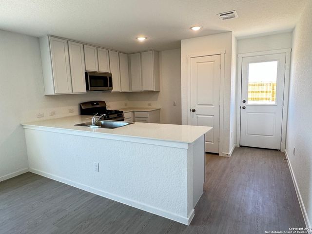 2303 Camellia Rose, Converse, TX 78109