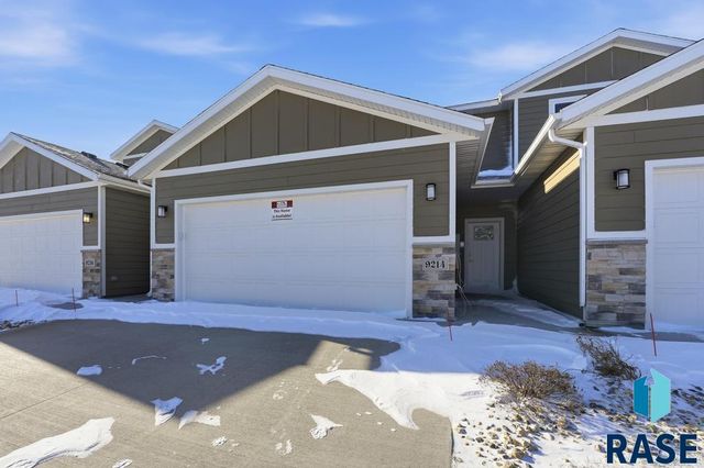 9214 W Ark Pl Place, Sioux Falls, SD 57106