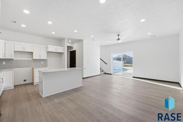 9214 W Ark Pl Place, Sioux Falls, SD 57106