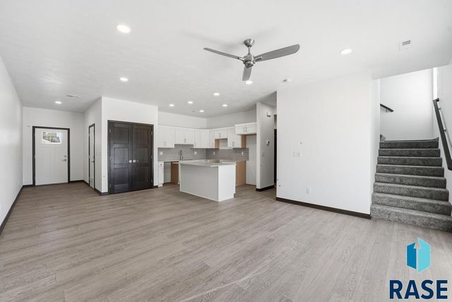 9214 W Ark Pl Place, Sioux Falls, SD 57106