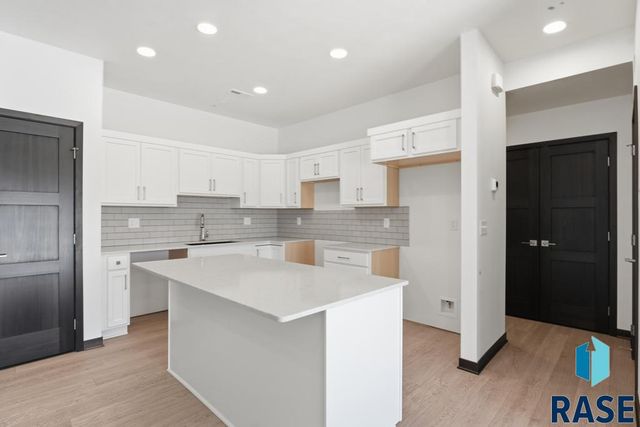 9214 W Ark Pl Place, Sioux Falls, SD 57106