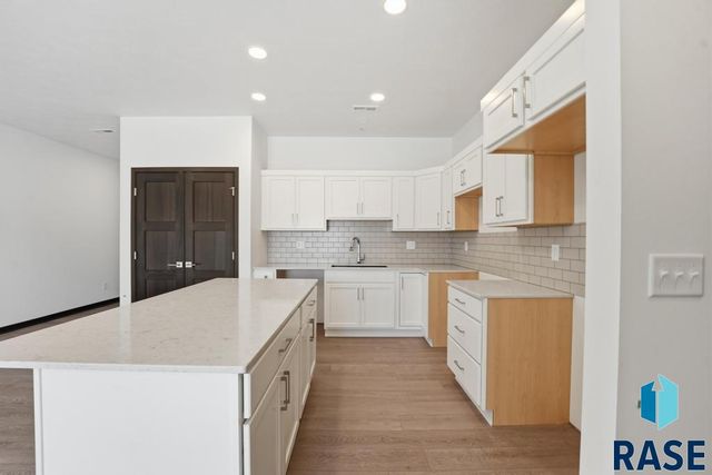 9214 W Ark Pl Place, Sioux Falls, SD 57106