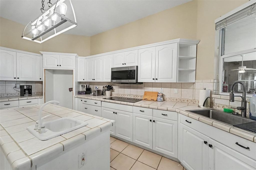Image 9 of property listing at 37616 SKY RIDGE CIRCLE, Dade City, FL 33525