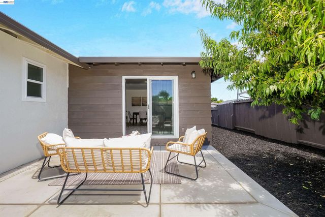 2610 Hawthorne Ave, Hayward, CA 94545