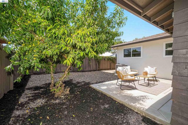 2610 Hawthorne Ave, Hayward, CA 94545