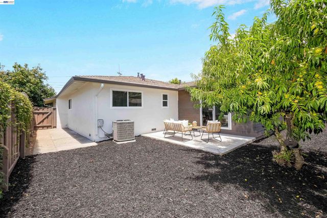 2610 Hawthorne Ave, Hayward, CA 94545