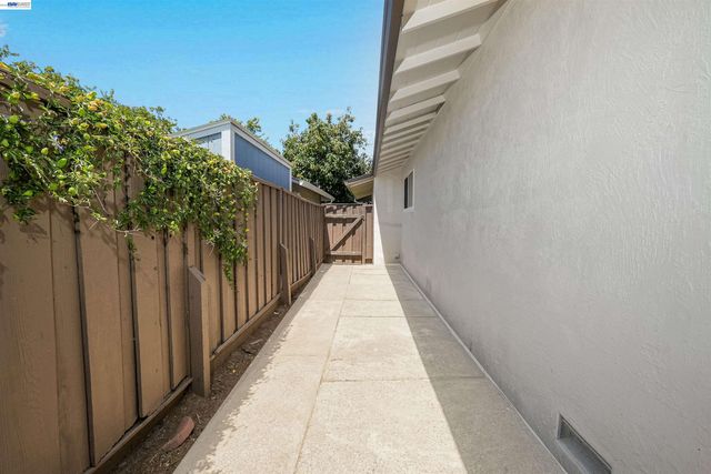 2610 Hawthorne Ave, Hayward, CA 94545