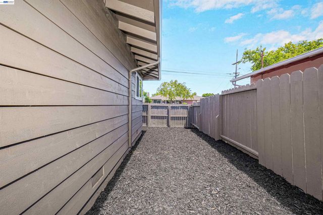 2610 Hawthorne Ave, Hayward, CA 94545