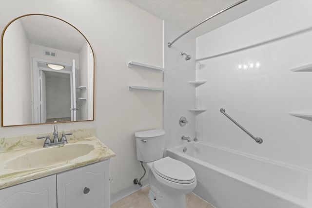 7 Shadowbrook Ln 34, Milford, MA 01757