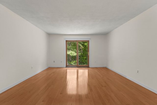 7 Shadowbrook Ln 34, Milford, MA 01757