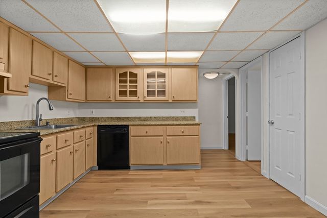 7 Shadowbrook Ln 34, Milford, MA 01757
