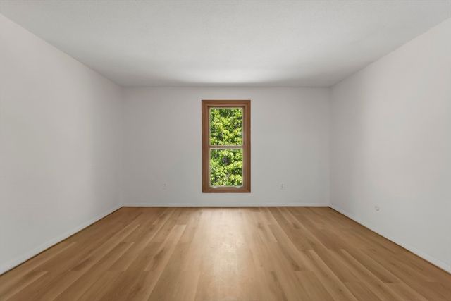 7 Shadowbrook Ln 34, Milford, MA 01757