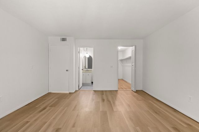 7 Shadowbrook Ln 34, Milford, MA 01757