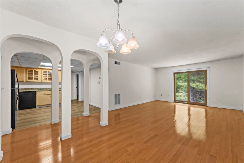 7 Shadowbrook Ln 34, Milford, MA 01757