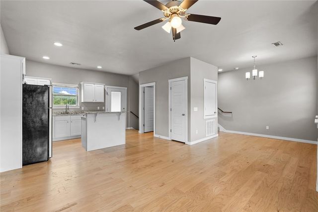 286 S Slopeside Drive, Fayetteville, AR 72704