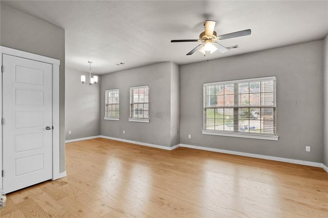 286 S Slopeside Drive, Fayetteville, AR 72704